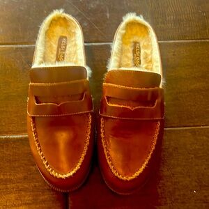 Excellent condition. Bought too large. Wore once so can’t take back.